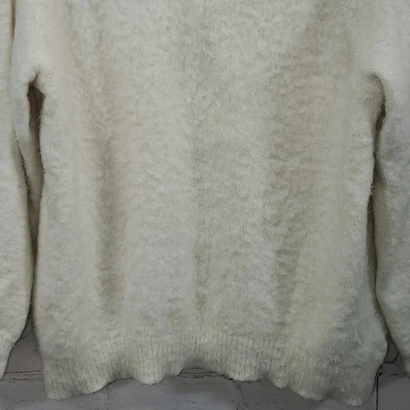 Express V Neck Off White Soft Sweater Women's Size L - Picture 4 of 10